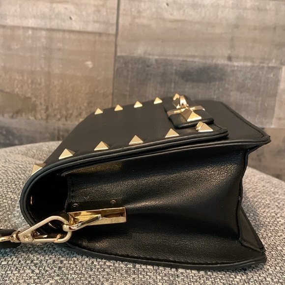 Black Crossbody with spikes and turn lock closure - Picture 4 of 16